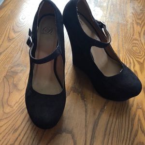 🌷2/$22 Suede Wedge Heels